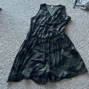 Old navy active romper EUC size large pockets camo